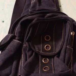 Shoulder pouch